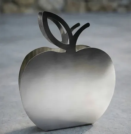 Manzana calada en acero inoxidable, pieza única de encargo